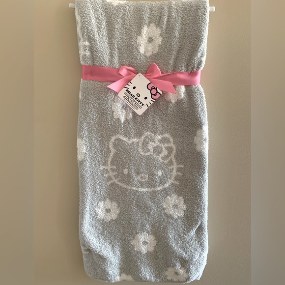 NWT Hello Kitty Throw Blanket - Picture 5 of 5